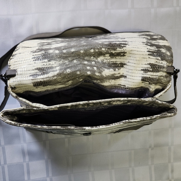 Simply Vera, Vera Wang Purse - Picture 4 of 11